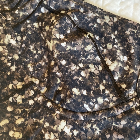 Lululemon sports bra - Picture 2 of 3